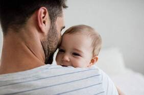 Paternidad en transición: Estudio indica que hombres valoran más ser padres, pero aún consideran que su principal rol es proveer