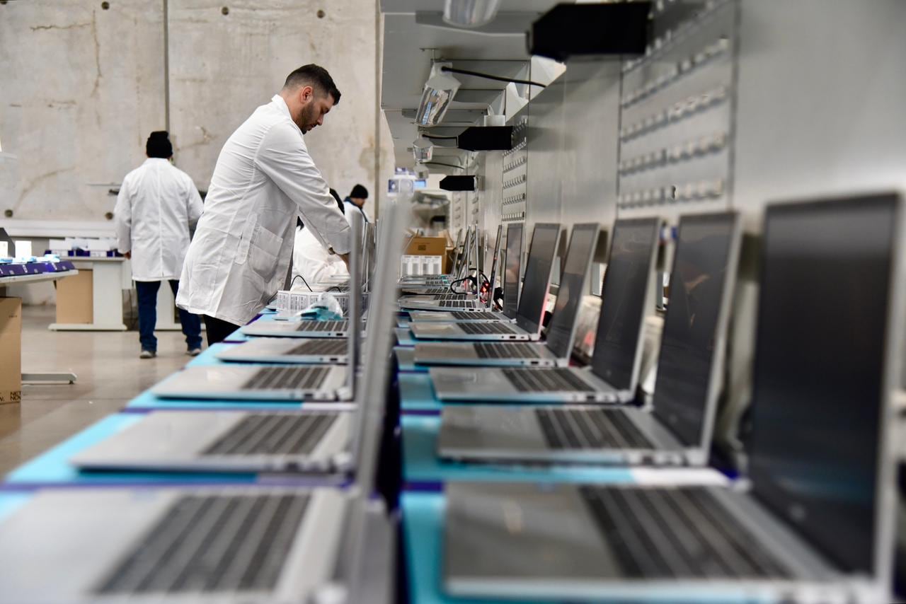 Más de 96 mil beneficiarios: Junaeb inicia despacho de computadores de la Beca TIC 2026 a estudiantes de todo el país