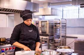 Cómo una estudiante de 17 años de Quilpué consiguió una capacitación en el mejor restaurante del mundo