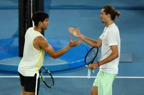 Alexander Zverev derrota a Carlos Alcaraz en Australia y Novak Djokovic asegura el número uno
