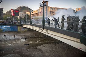 ¿De ocho años de cárcel a una pena en libertad?: el revés de la fiscal Chong ante excarabinero por caso puente Pío Nono