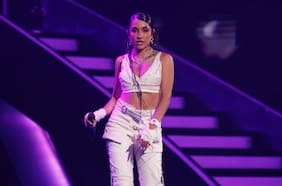 María Becerra abre la noche final de Viña con hits y emotivo mensaje por los incendios