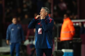 El dardo de Álvarez: “Por el hincha me quedaría a vivir en el club; pero no es lo único que puedo analizar, lamentablemente”