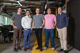 Uber invierte en la chilena Galgo y financiará las motos de sus repartidores en el país a partir de 2027