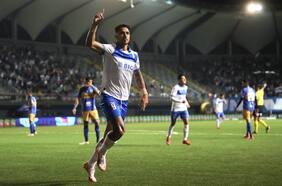 La UC se destapa: aplasta a Everton, duerme como líder de la Liga y Zampedri suma un nuevo hito