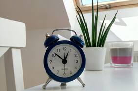 Dónde se cambia la hora y cuáles regiones no modifican los relojes este fin de semana