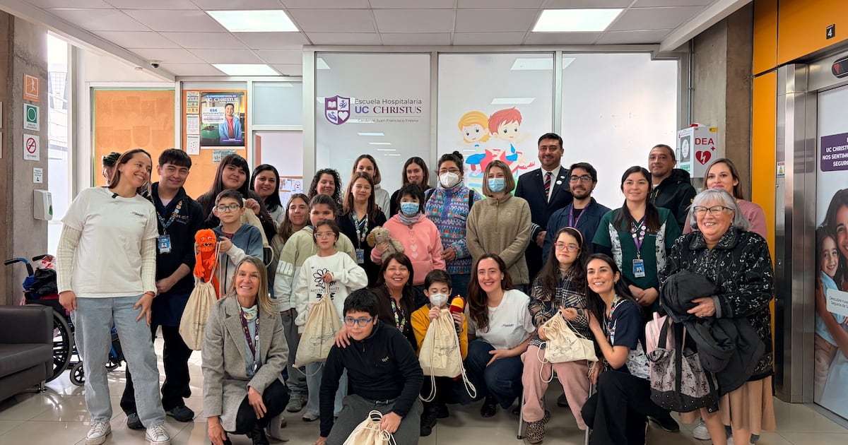Fundación UC CHRISTUS y JetSMART acercan el mundo de la aviación a estudiantes de la Escuela Hospitalaria UC CHRISTUS
