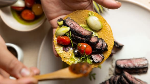 Chef que fusiona cocina mexicana y brasileña dará una cena en Santiago