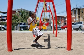 ¿Cómo opera la reunificación familiar en Chile? El proceso al que Contraloría le puso foco en el caso de niños haitianos