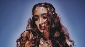Raveena Aurora, cantante estadounidense: “Cuando sucede algo enorme, ahí es cuando se hace el mejor arte”