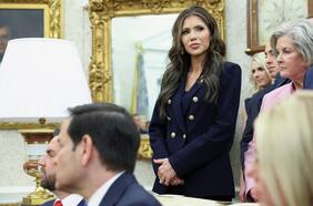 Quién es el chileno acusado de robar la cartera de la secretaria de Seguridad de Estados Unidos