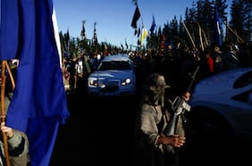 Encapuchados armados atacan comitiva de Carabineros, PDI y el Ejército para impedir otra vez exhumación de Pablo Marchant
