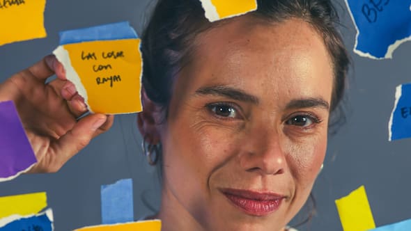 Las cosas extraordinarias, la obra protagonizada por María Gracia Omegna que invita al público a participar en las funciones