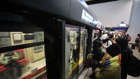 Metro inaugura puertas en andén de San Pablo: sistema se aplicará en otras cinco estaciones este año