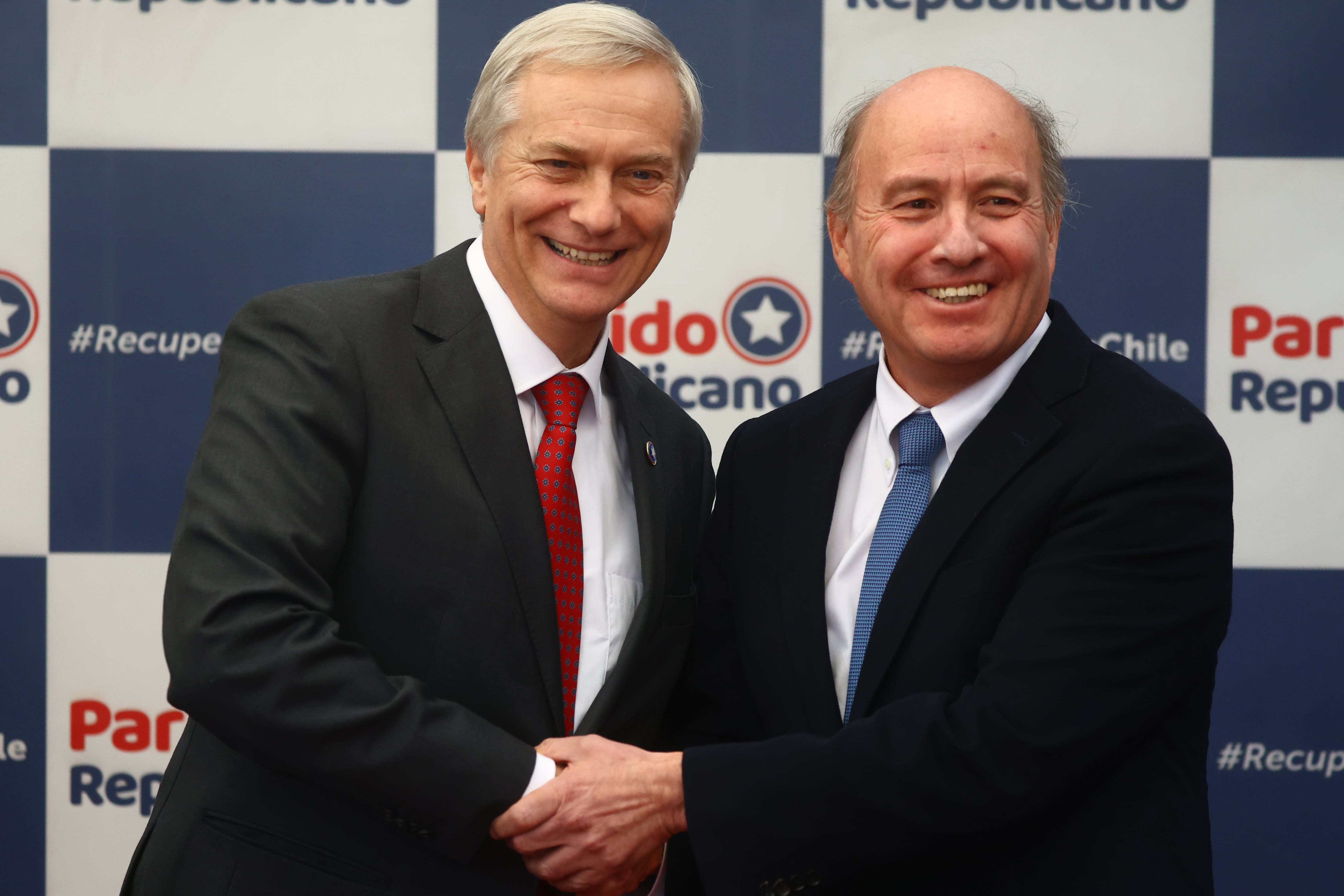 Santiago 10 de julio 2025.
Jose Antonio Kast anuncia la incorporacion del destacado economista Jorge Quiroz al equipo del candidato presidencial.
Jonnathan Oyarzun/Aton Chile