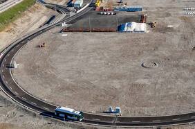 Crean pista de carga autónoma para automóviles eléctricos