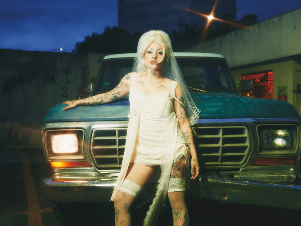 Crítica de discos y singles: Lalo Ibeas y Mon Laferte se reinventan; YHWH Nailgun es el último grupo bueno de NY