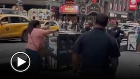 Pánico en Times Square: mujer armada mata a una persona y es abatida por la policía