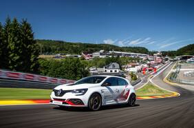Spa-Francorchamps: el Mégane RS Trophy-R asesta otro golpe al mentón al Civic Type R