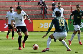 Bolivia iguala ante Uruguay y este resultado le conviene a Chile