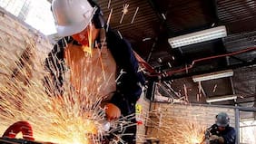 Economía chilena retrocede en primer trimestre y expertos reafirman un PIB bajo 2% en 2026