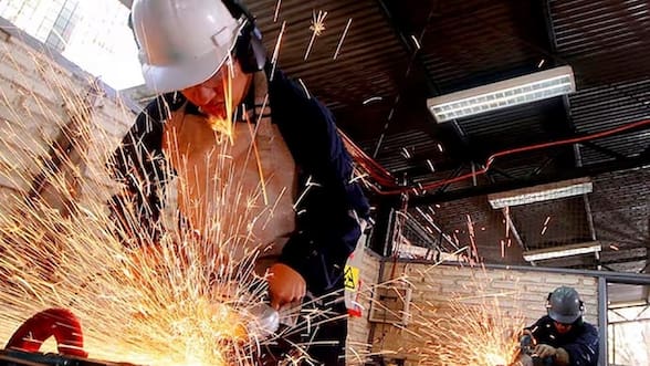 Economía chilena retrocede en primer trimestre y expertos reafirman un PIB bajo 2% en 2026