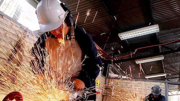 Economía chilena retrocede 1% en agosto y mercado alerta que PIB de 2026 pueda terminar con una contracción
