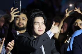Suga del grupo BTS inicia su servicio militar en Corea del Sur