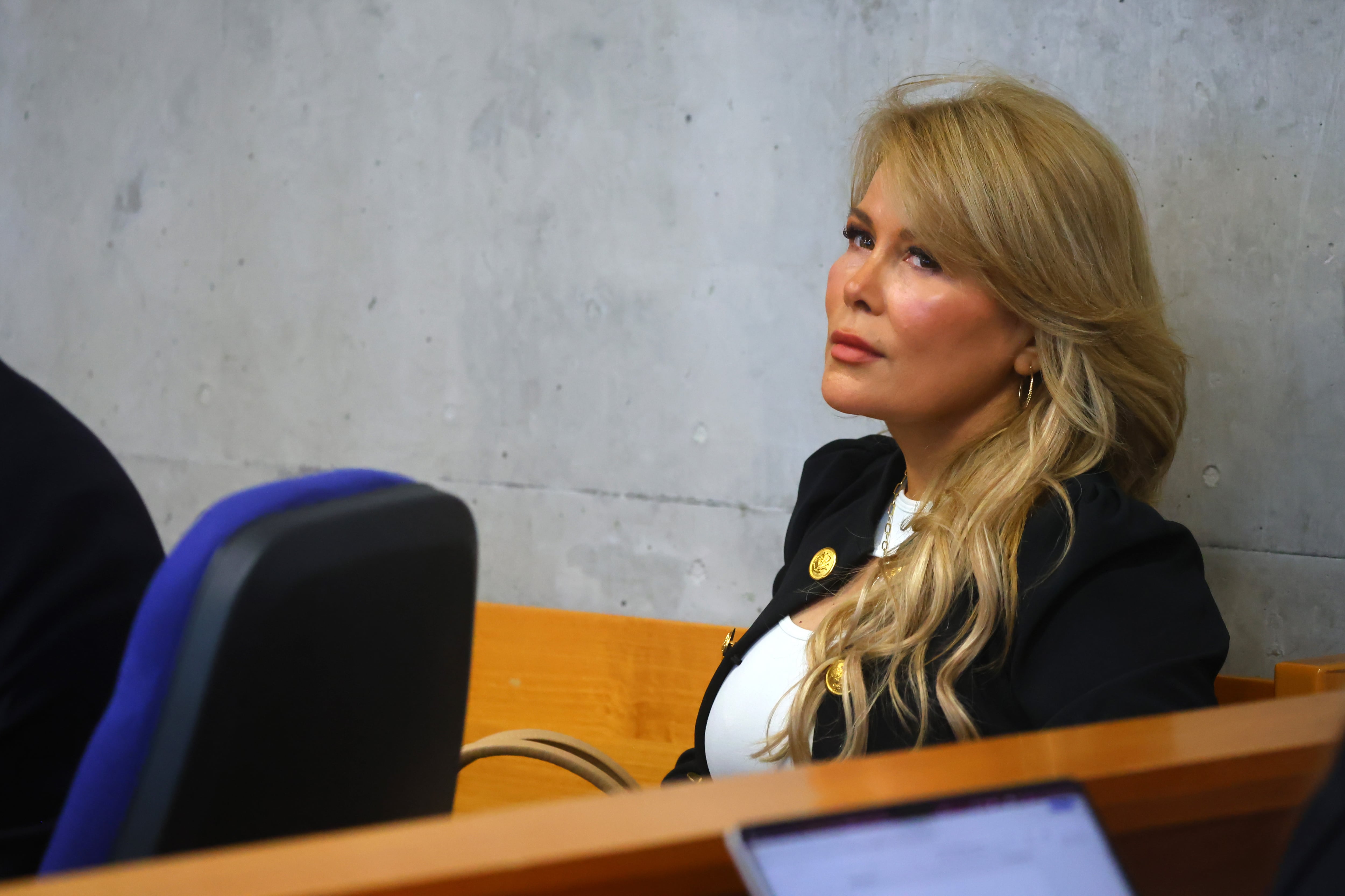 Otro juez se inhabilita en preparación de juicio oral contra Cathy Barriga