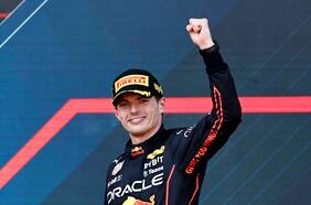 Un intratable Verstappen gana en Bakú en un día negro para Ferrari