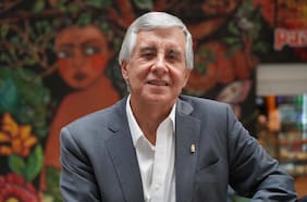 Sergio Lavandero, candidato a la rectoría de la Universidad de Chile: “Estamos ante una realidad distinta que exige una revisión del contrato con Azul Azul”