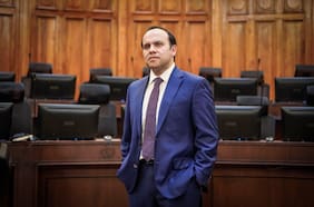 Pavez defiende indicación migratoria y asegura que no implica “reportar” a extranjeros irregulares