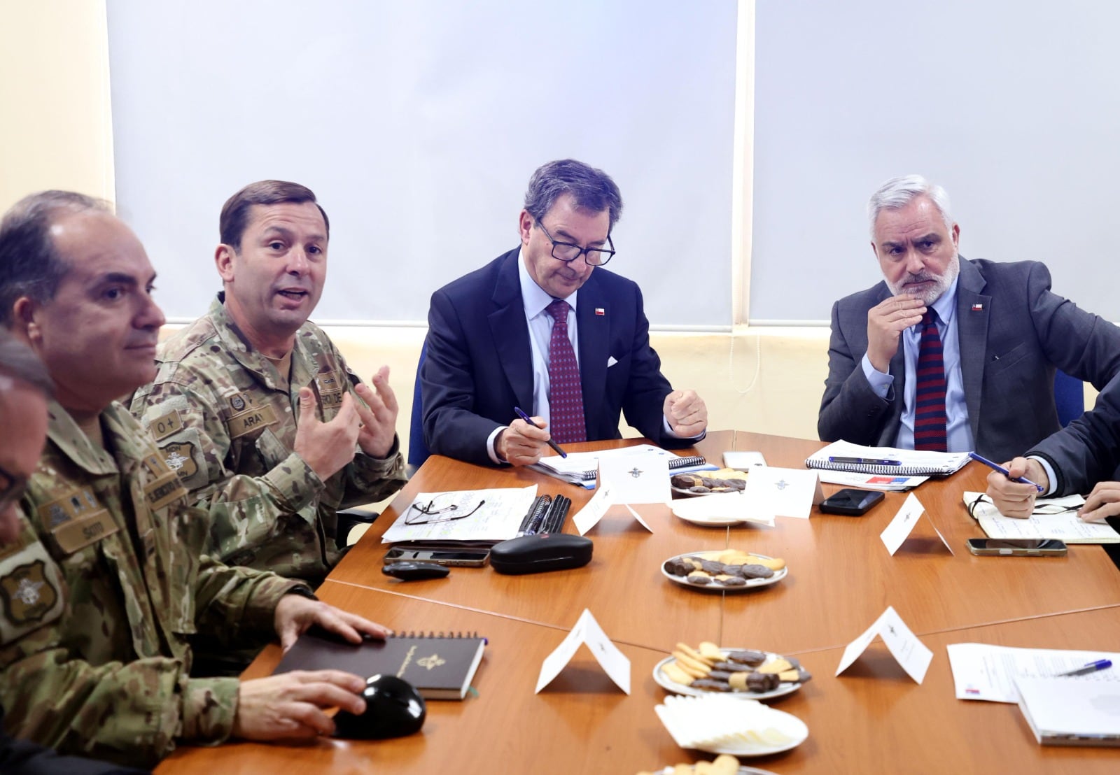 Autoridades de Defensa visitan DGMN y comprometen mejoras en control de armas y al Servicio Militar