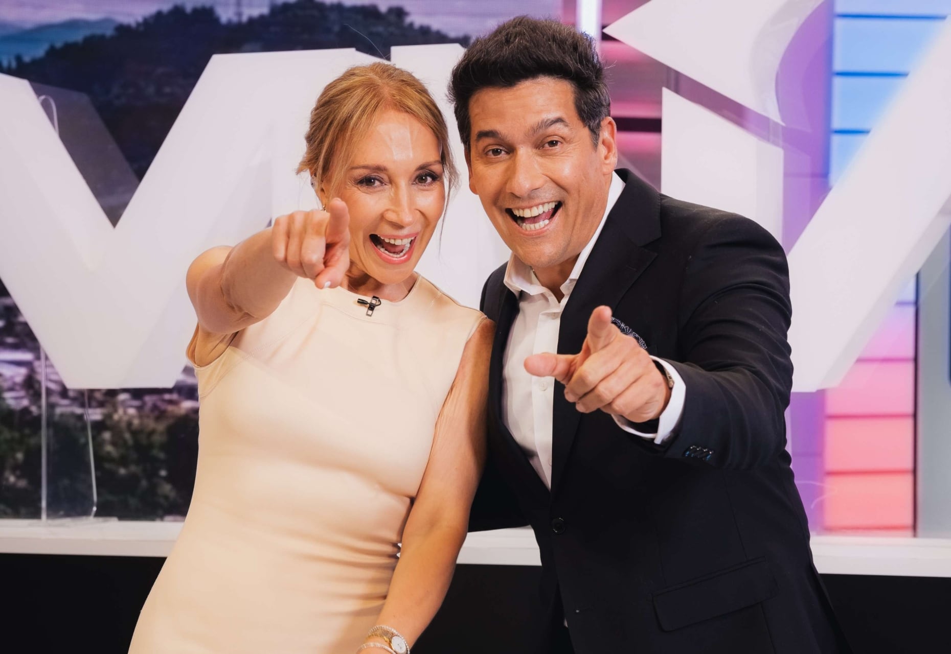 Karen Doggenweiler y Rafael Araneda, los animadores del Festival de Viña