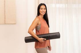 Xuan Lan: “El yoga tiene propuestas para todas las necesidades y todos los momentos emocionales y físicos de las mujeres”