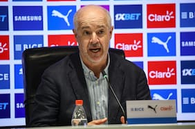 “Tu huella ya está en nuestra historia”: el homenaje de la UC a Juan Tagle en su último día como presidente de Cruzados