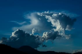 “No lloverá en 15 días”: este es el potente fenómeno que está bloqueando las lluvias en Santiago