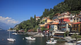 Un pueblo italiano impondrá multas de hasta 200 euros a los turistas que lleven el torso desnudo o en traje de baño