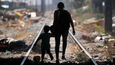 Casen 2024: expertos ponen foco en niñez y mercado laboral como desafíos para la política pública