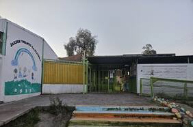 Apoderados y funcionarios de jardín infantil en Lo Prado se manifiestan luego de que recinto sufriera cinco robos en dos semanas