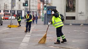 Valparaíso realiza operativo de limpieza con 200 funcionarios tras año nuevo