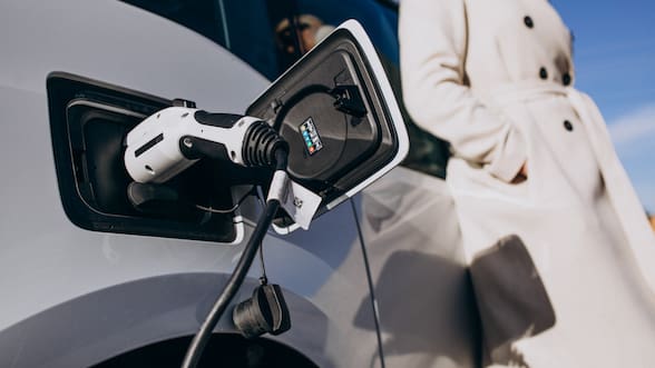 Vehículos electrificados aceleran en Chile y alcanzan más del 50% de todo 2025