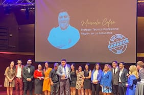 Profesor de liceo técnico profesional Marcelo Cofré se convierte en el ganador del Global Teacher Prize Chile 2023