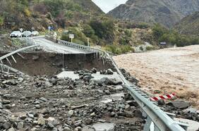 Cajón del Maipo: colapsa puente mecano en sector San Alfonso