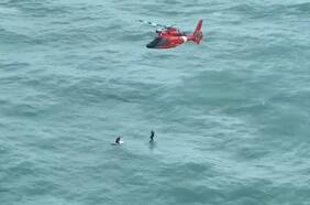 Hombre sobrevivió al paso del huracán Milton aferrado a una nevera