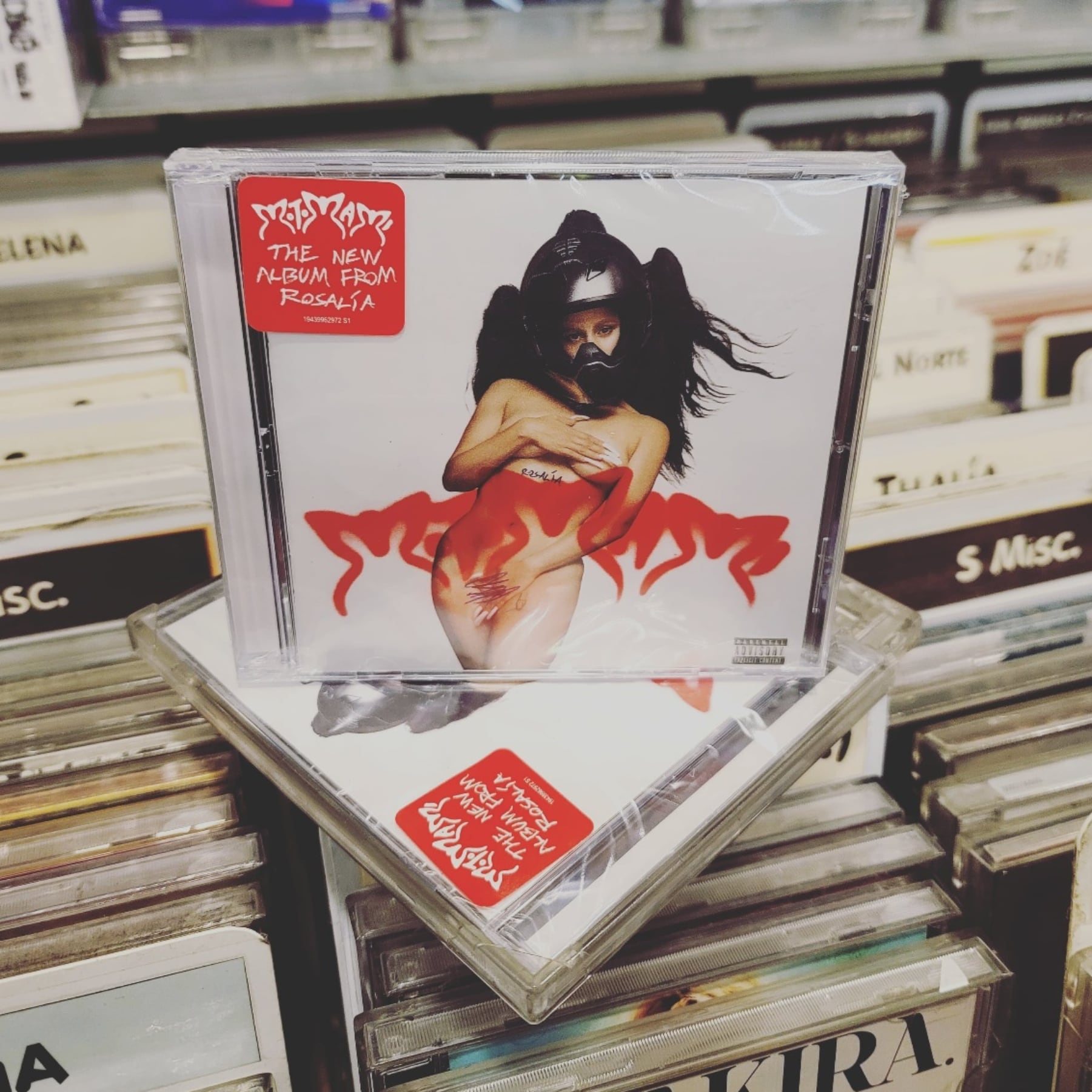El CD de Motomami de Rosalía.