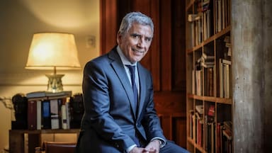 Carlos Peña: “Transformar la condena de la violencia en un mero gesto neurótico que se repite una y otra vez no conduce a ninguna parte”