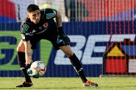 Supera a Sergio Vargas y Johnny Herrera: Gabriel Castellón alcanza un récord de imbatibilidad en la U