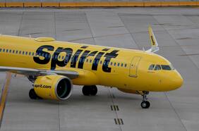 Aerolínea controlada por dueños de JetSmart compra Spirit y crean gigante de compañías de low cost en EE.UU.