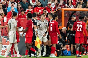 Cinco expulsiones en apenas 10 partidos: la preocupante racha que arrastra la Roja de Nicolás Córdova